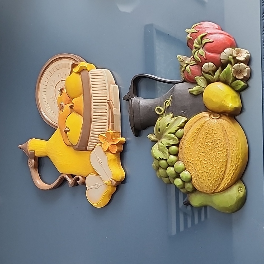 Set of 2 Kitchen themed vintage Syroco wall hangings